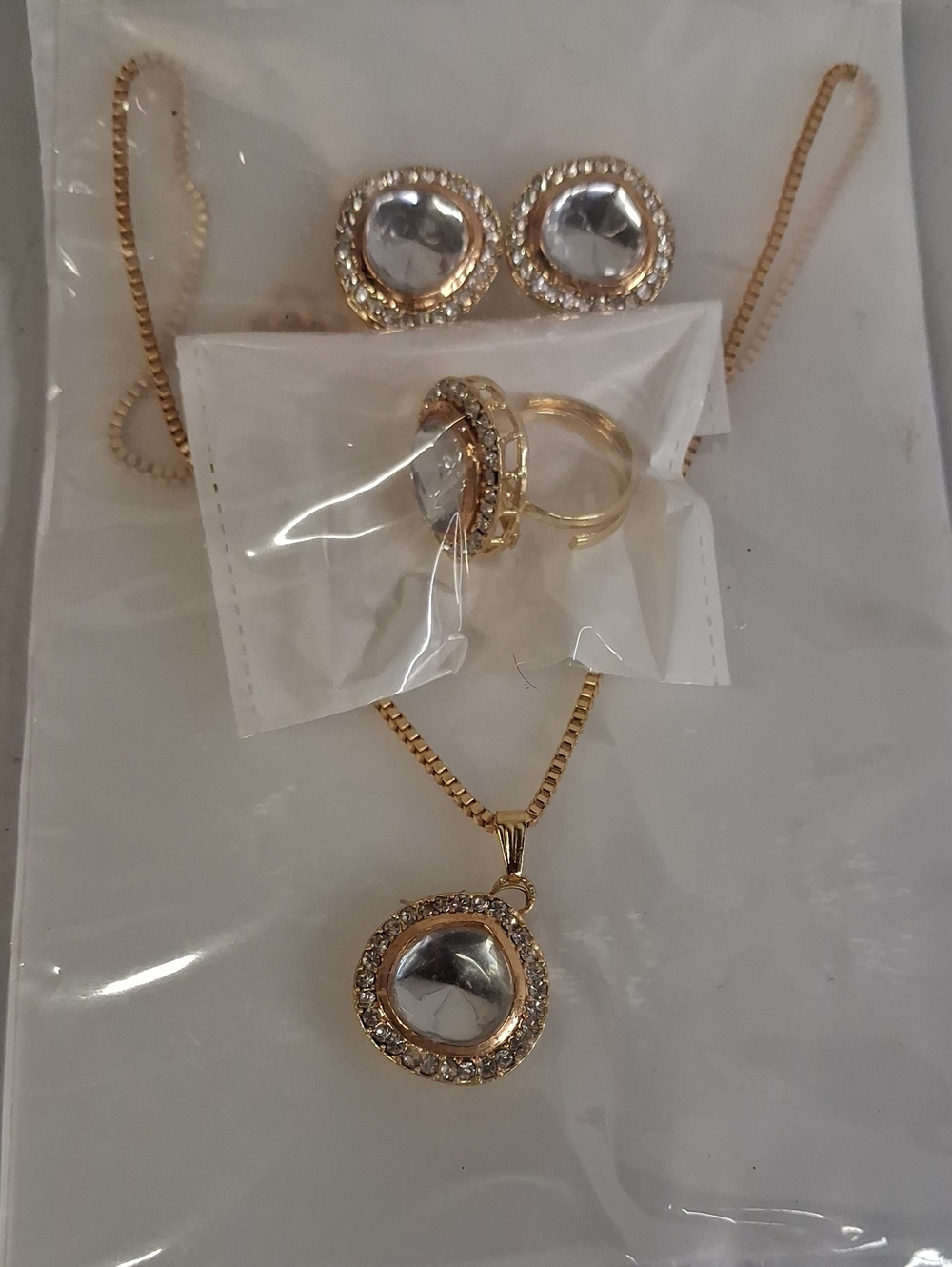 NWT Gold Toned Kundan Polki Crystal Jewelry Set